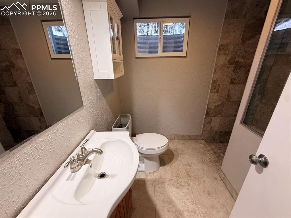 Image 18 of 26: Office