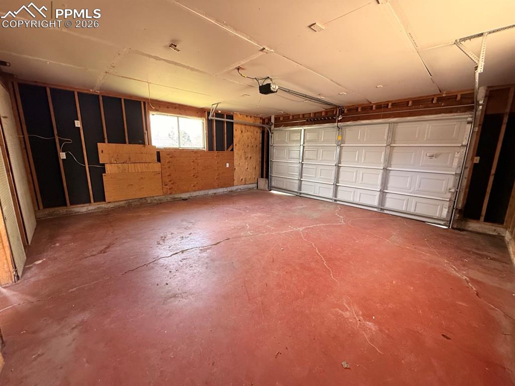 Image 25 of 26: Yard