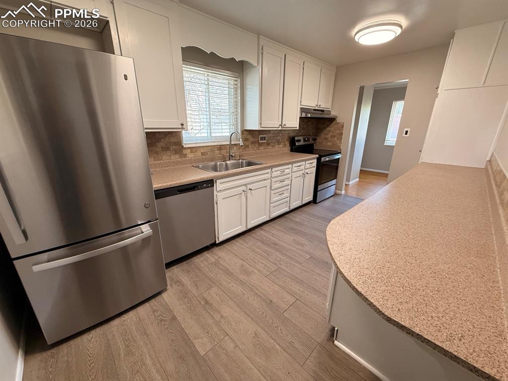 Image 5 of 26: Living Room