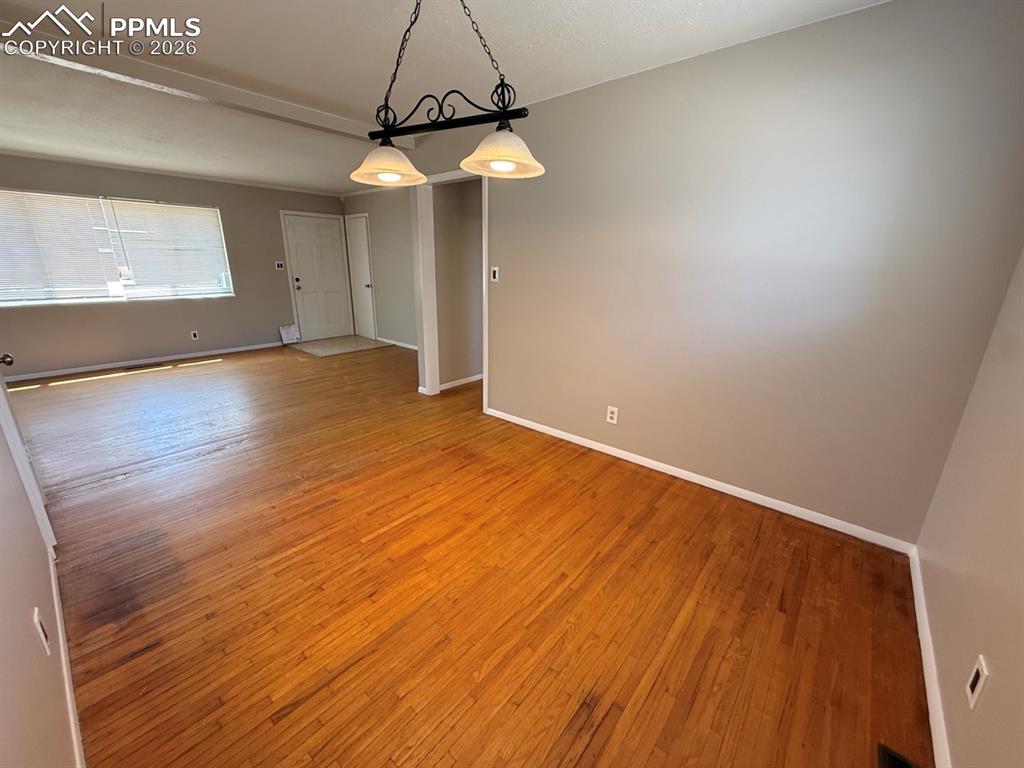 Image 7 of 26: Kitchen