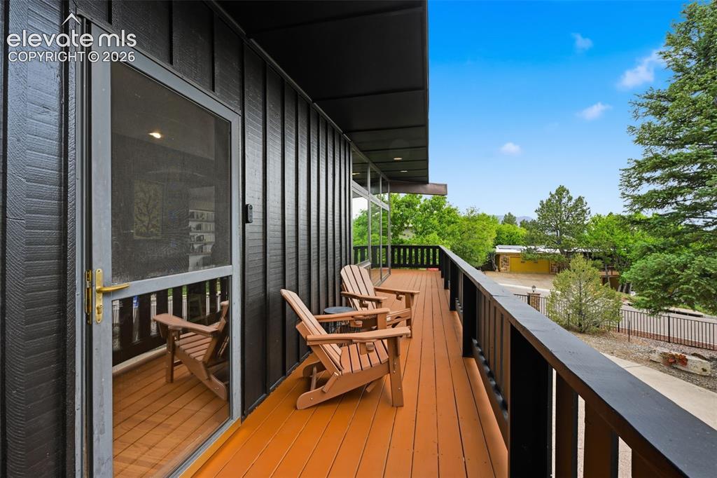 Image 16 of 50: Deck