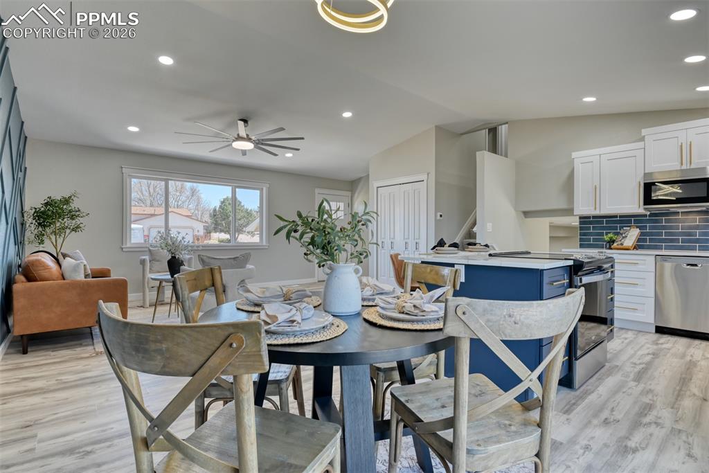 Image 12 of 50: Dining Area