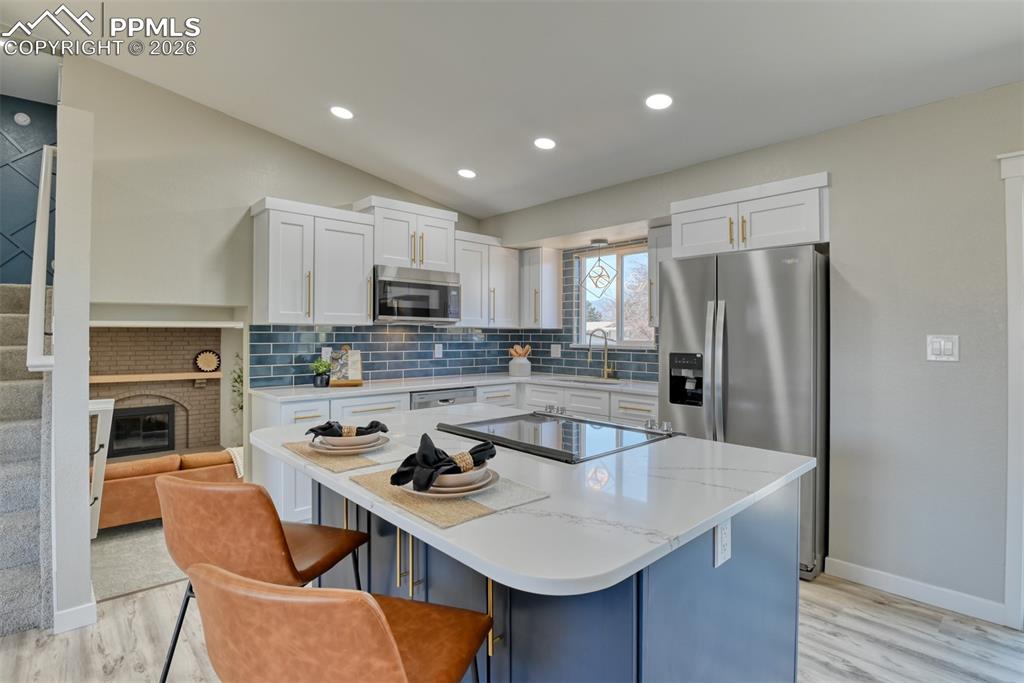 Image 16 of 50: Kitchen