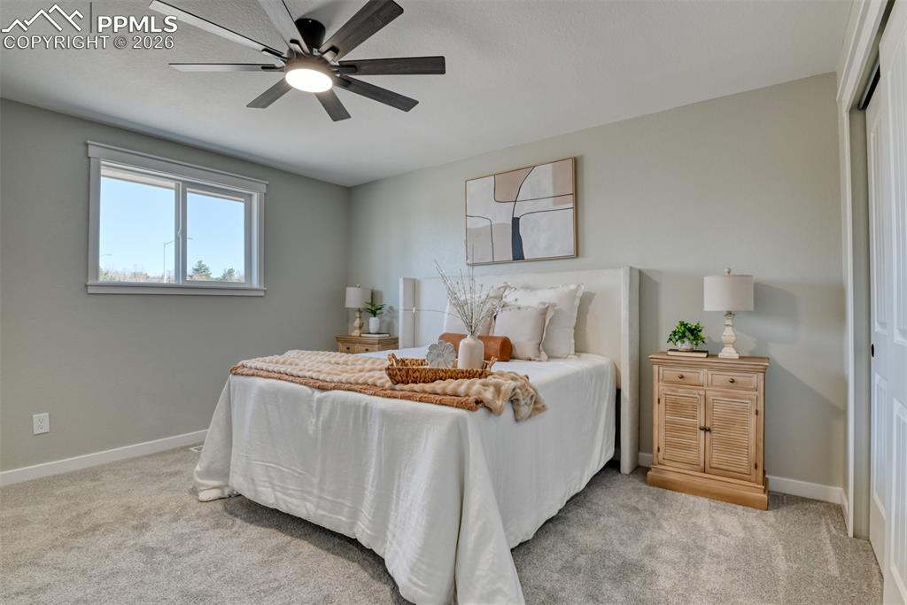 Image 17 of 50: Bedroom