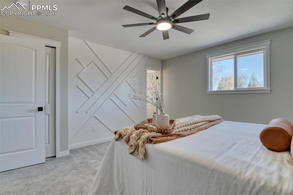 Image 18 of 50: Bedroom