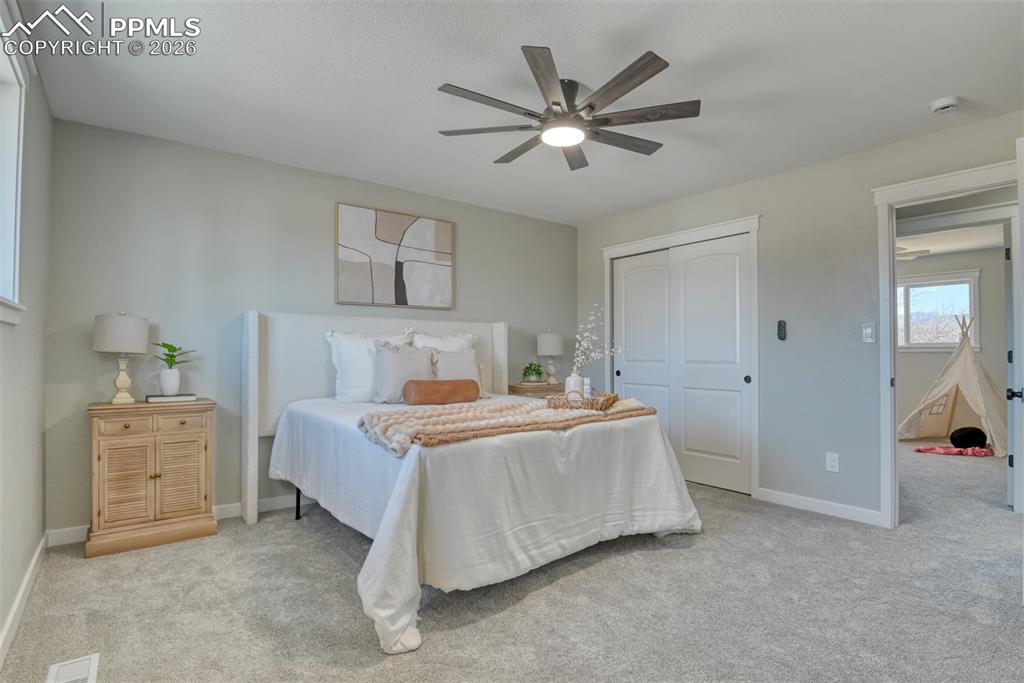 Image 20 of 50: Bedroom