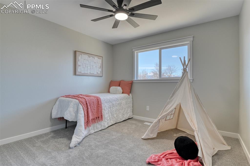 Image 23 of 50: Bedroom