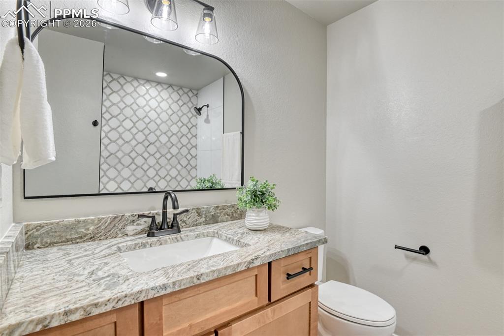 Image 26 of 50: Bathroom