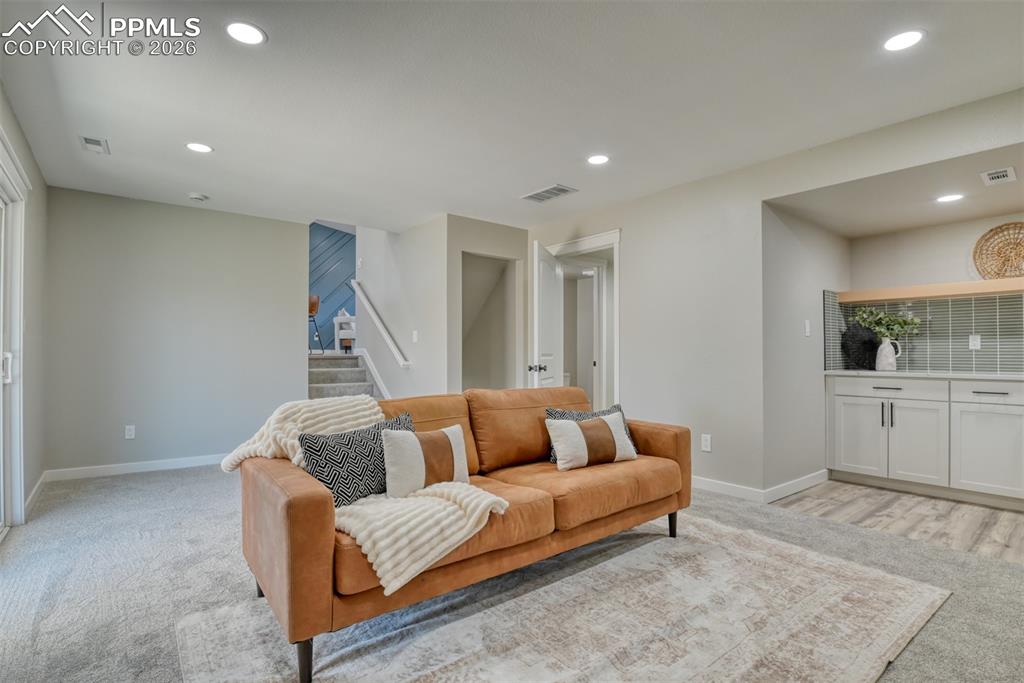 Image 32 of 50: Living Room