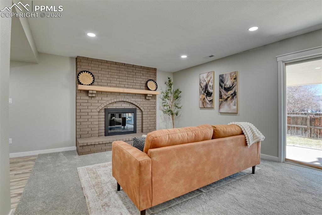 Image 34 of 50: Living Room