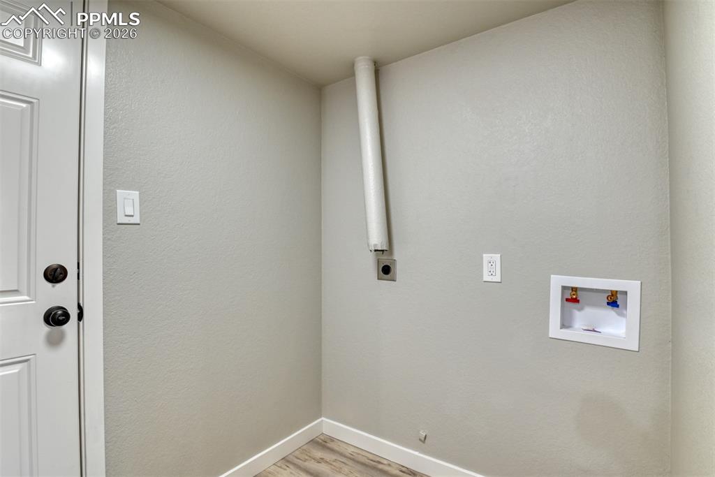 Image 36 of 50: Laundry