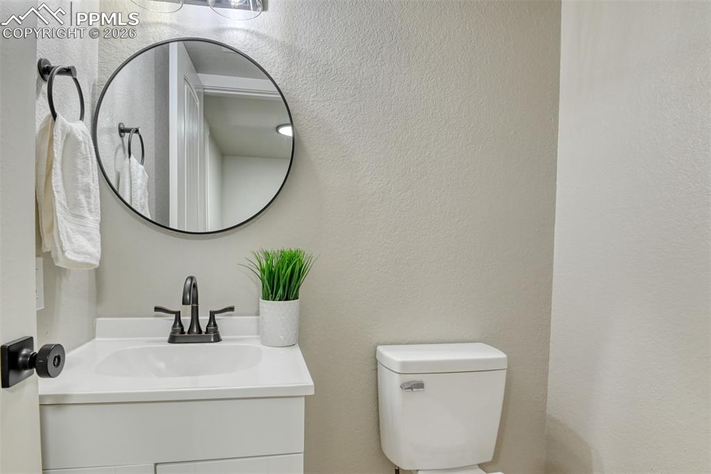 Image 37 of 50: Bathroom