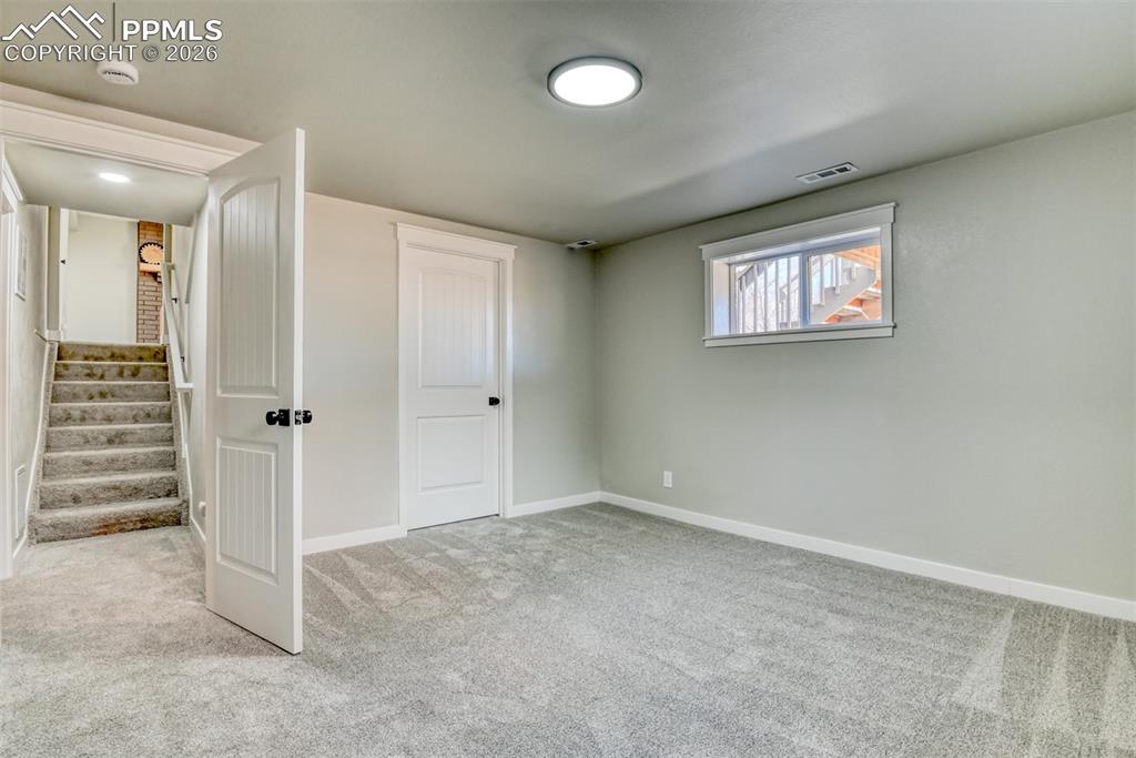 Image 40 of 50: Bedroom