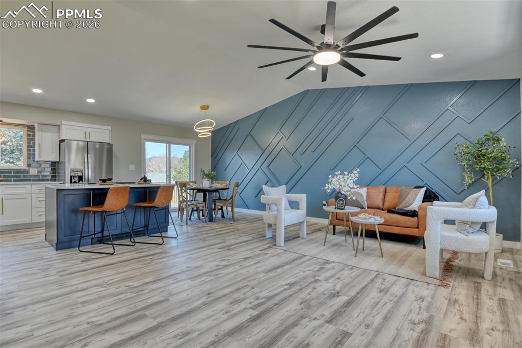 Image 5 of 50: Living Room