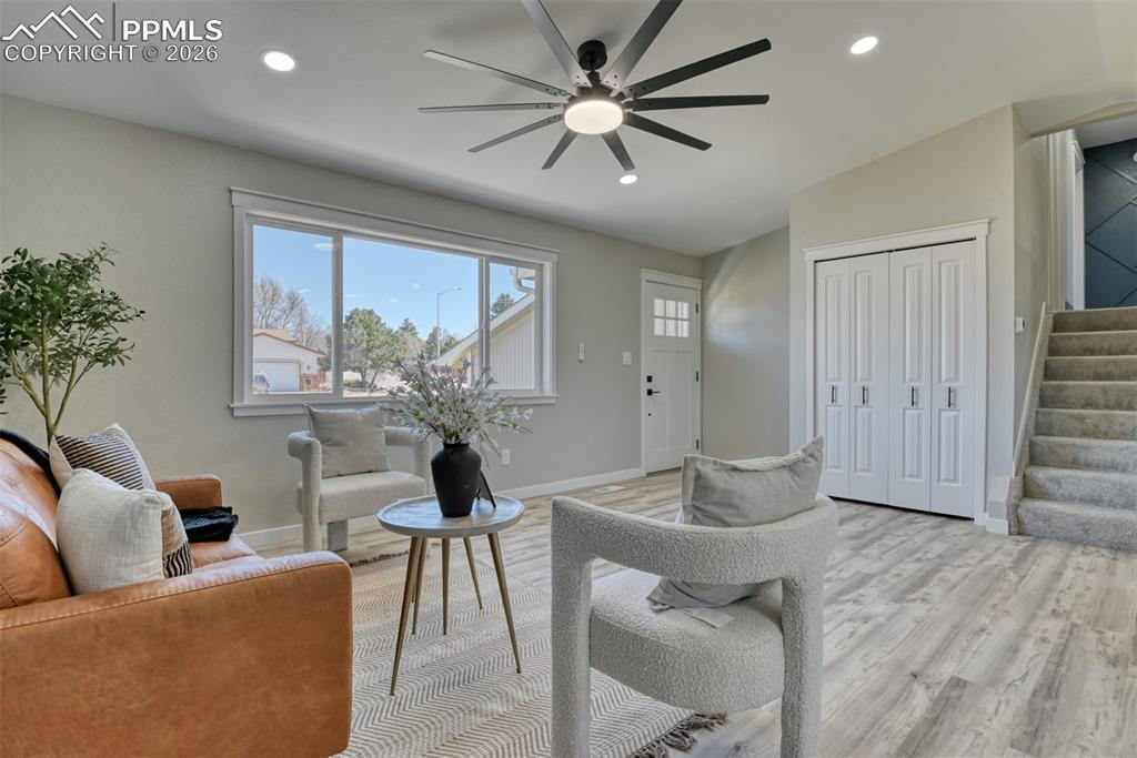 Image 8 of 50: Living Room