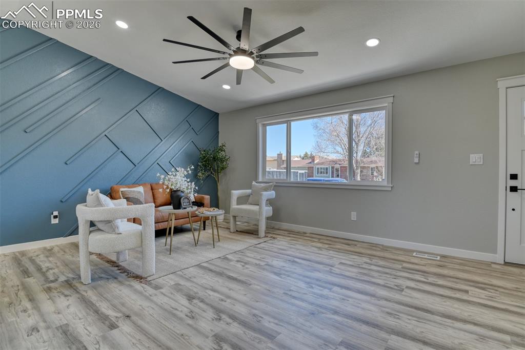 Image 9 of 50: Sitting Room