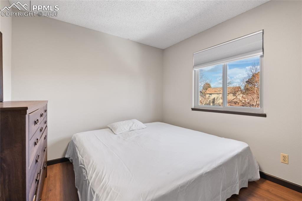 Image 26 of 36: Bedroom