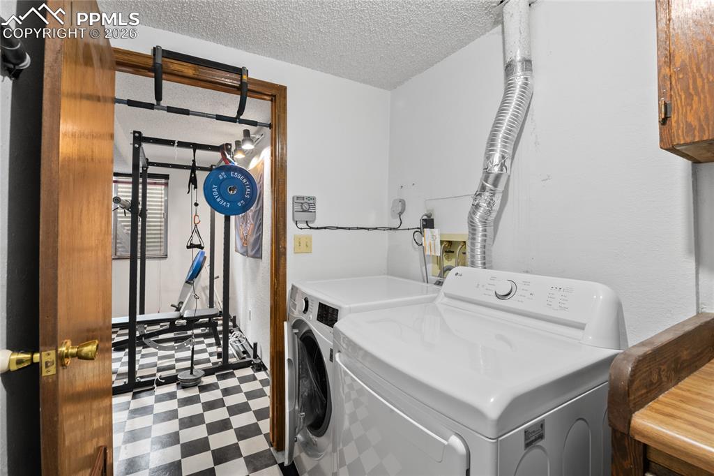 Image 32 of 36: Laundry