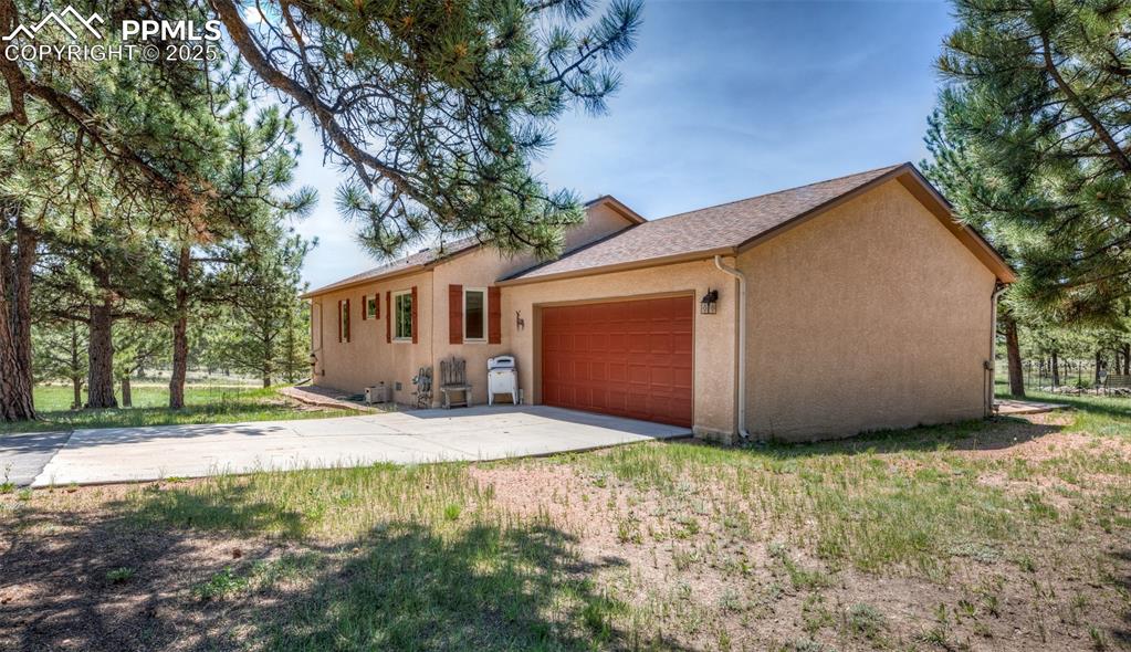 Image 3 of 48: Heated 2 Car attached garage. Low maintenance stucco exterior.