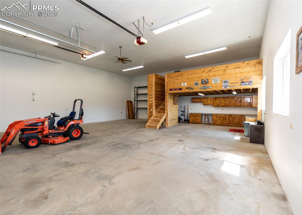 Image 6 of 48: Amazing space for an RV as well as a workshop for all your projects.
