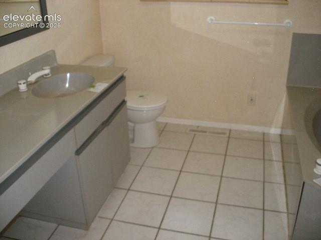 Image 10 of 43: Bathroom