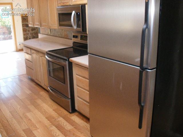 Image 16 of 43: Kitchen