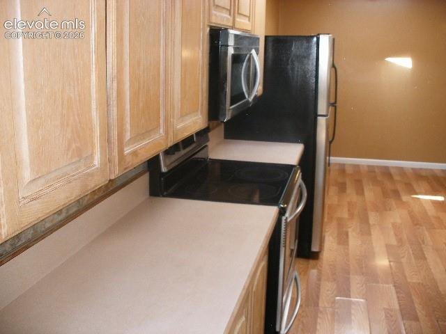 Image 20 of 43: Kitchen
