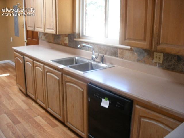 Image 21 of 43: Kitchen