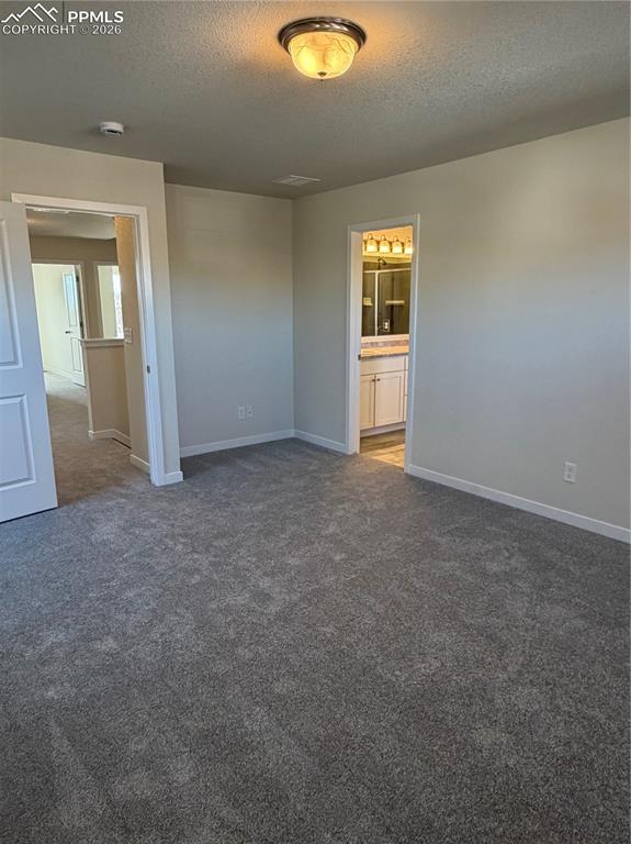 Image 16 of 20: Bedroom