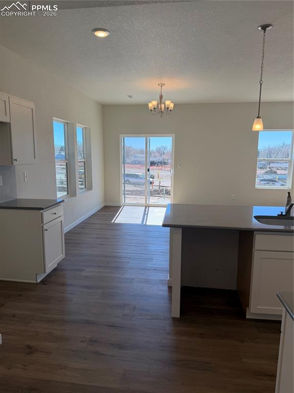 Image 7 of 20: Kitchen