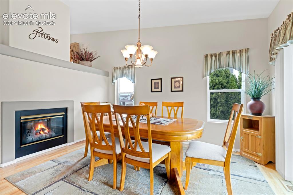 Image 12 of 43: Dining Area