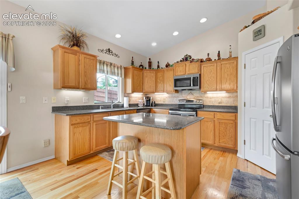 Image 15 of 43: Kitchen