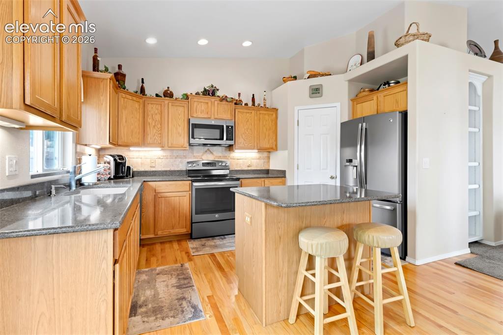 Image 16 of 43: Kitchen