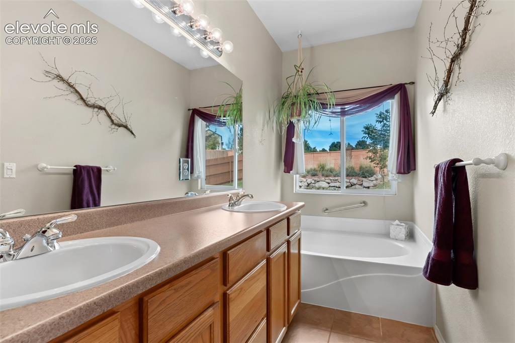 Image 20 of 43: Bathroom