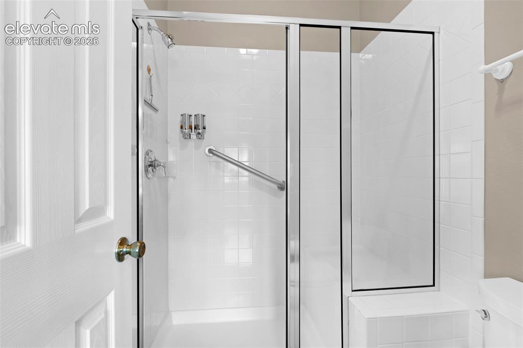 Image 21 of 43: Bathroom