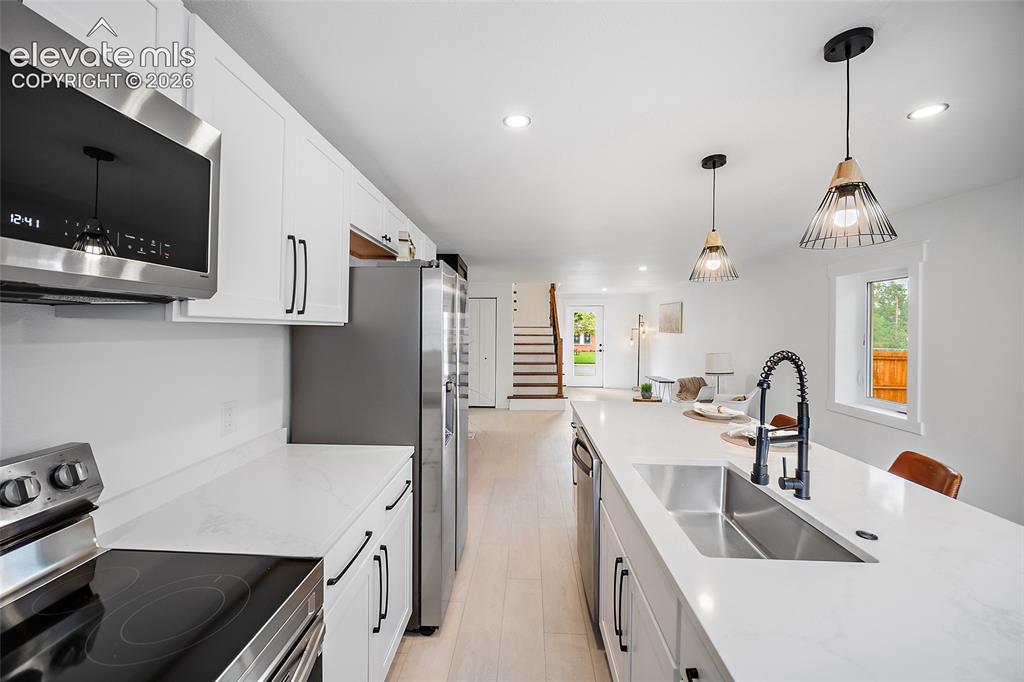 Image 13 of 44: Kitchen