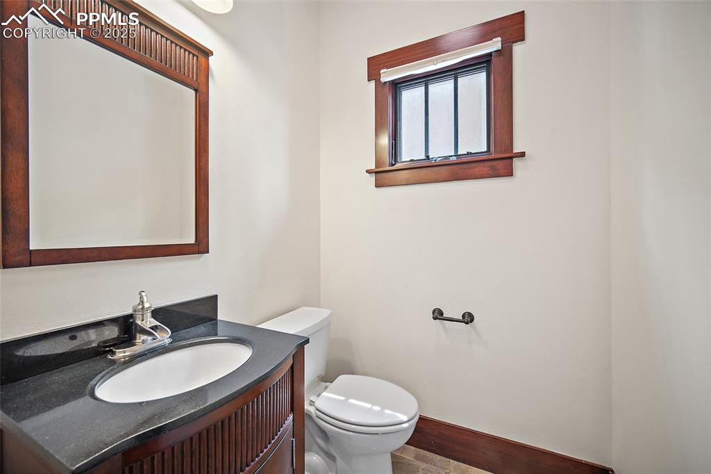 Image 13 of 50: Bathroom