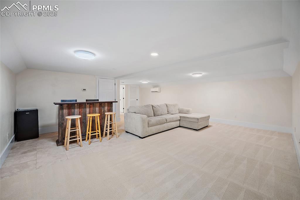 Image 19 of 50: Living Room