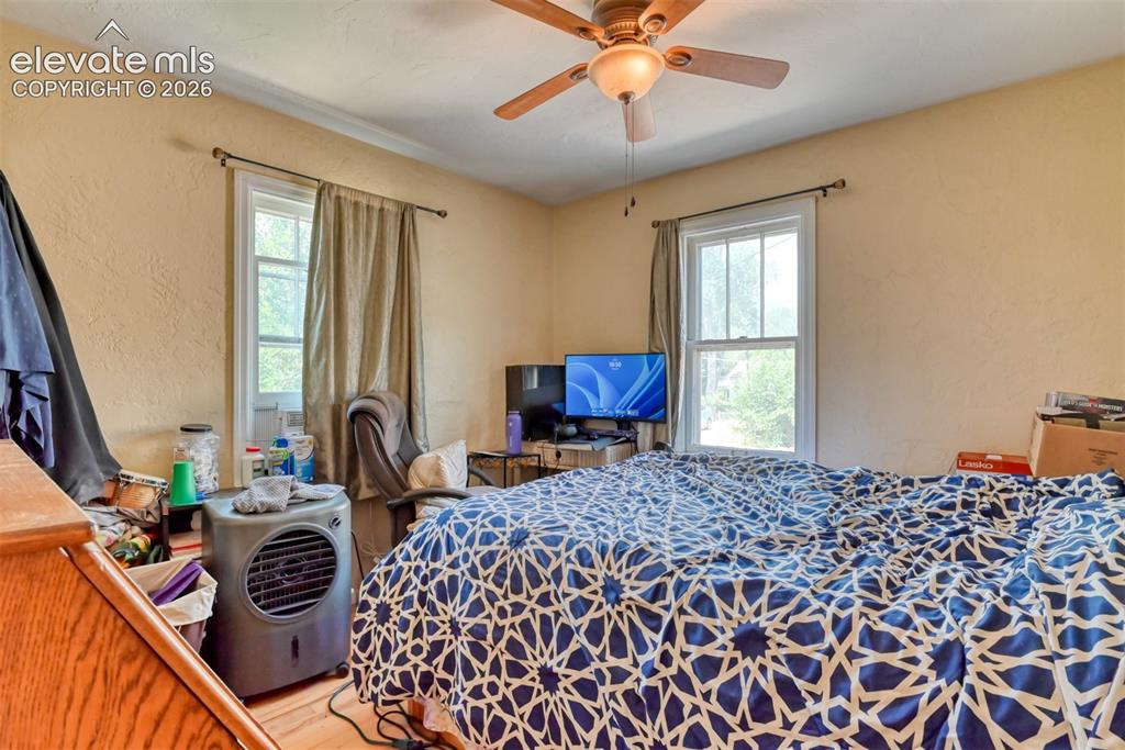 Image 12 of 38: Bedroom