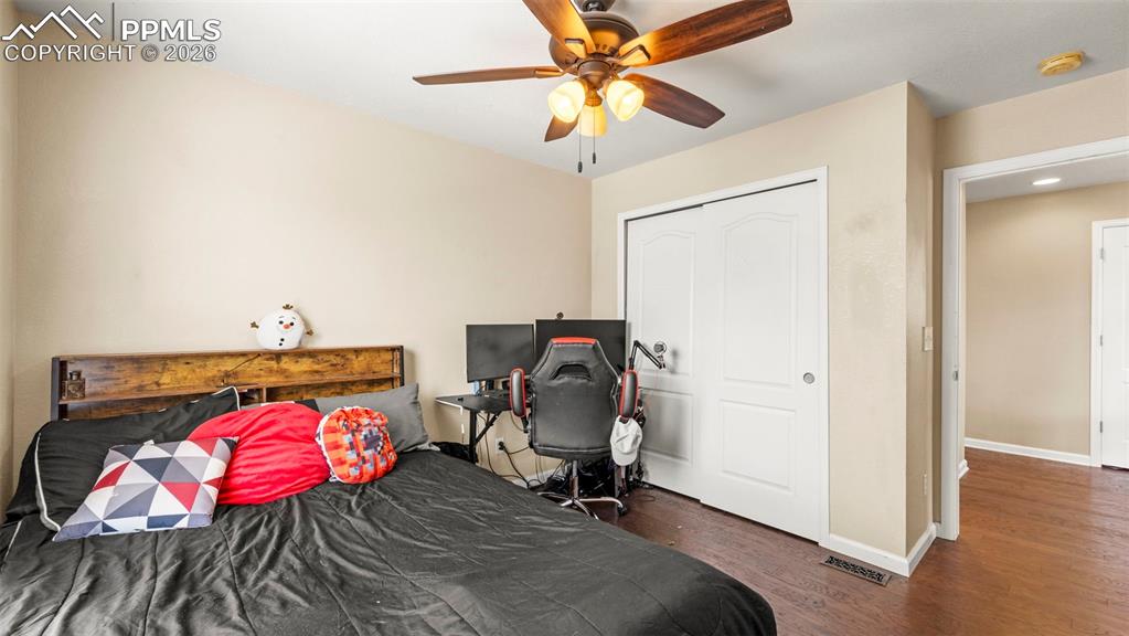 Image 21 of 42: Bedroom