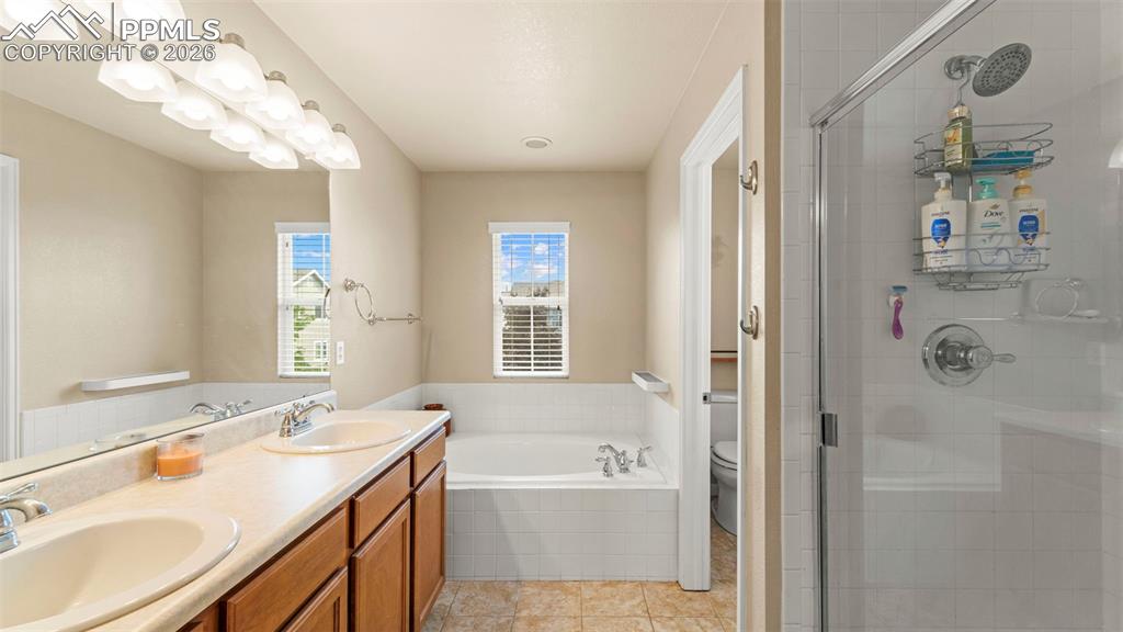 Image 26 of 42: Bathroom