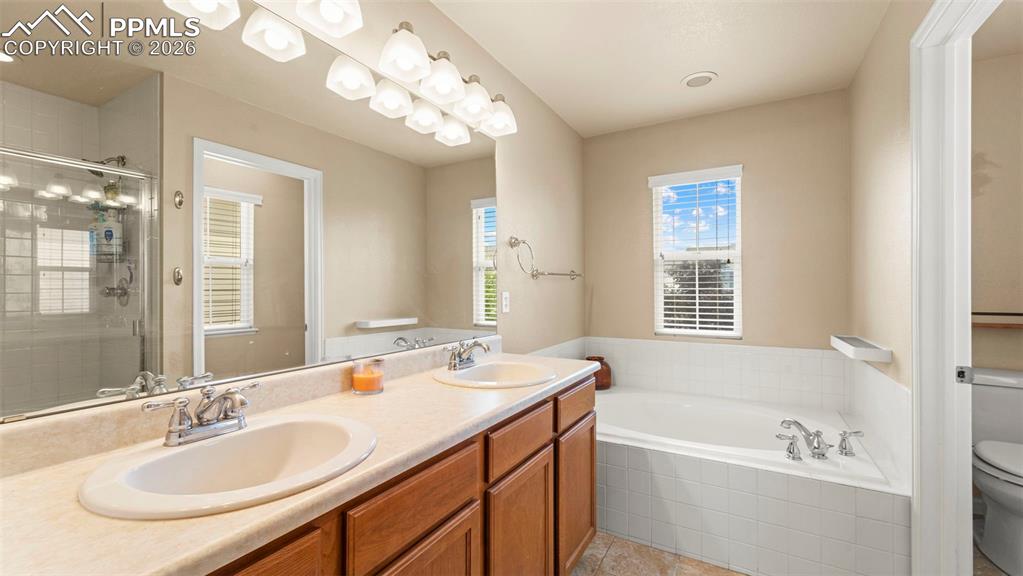 Image 27 of 42: Bathroom