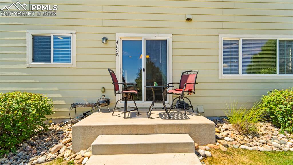 Image 33 of 42: Entry