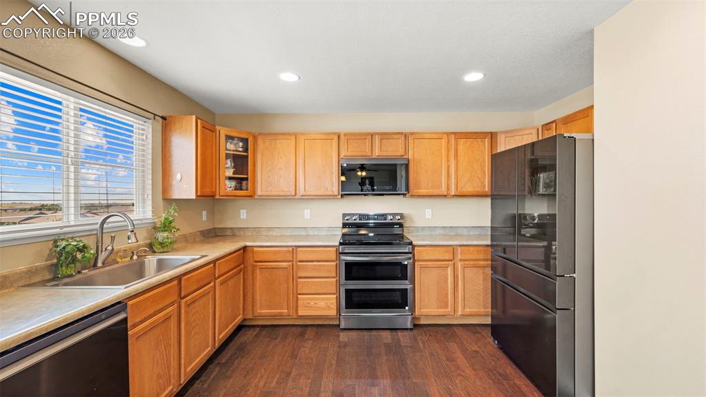 Image 9 of 42: Kitchen