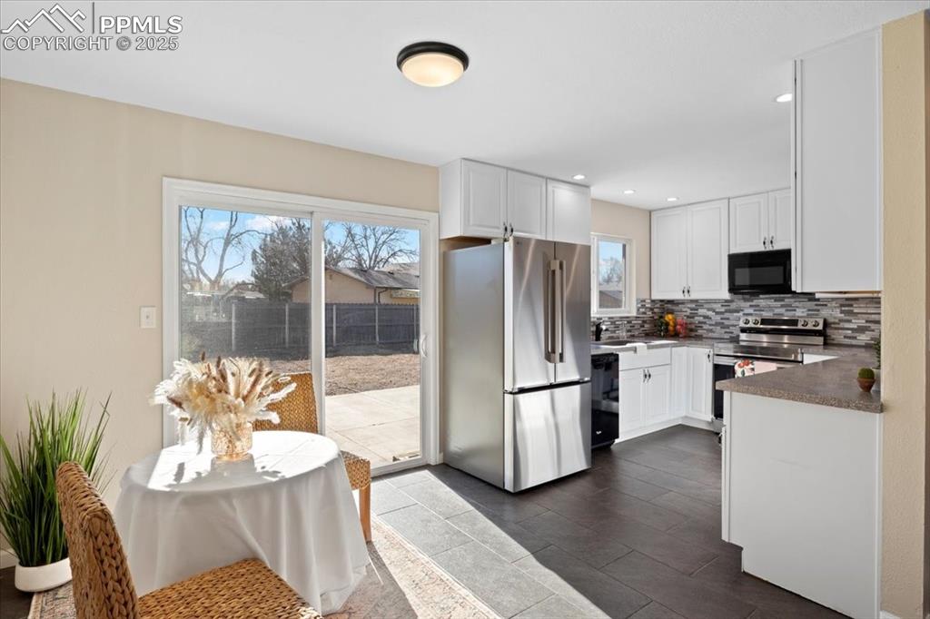 Image 6 of 33: Kitchen