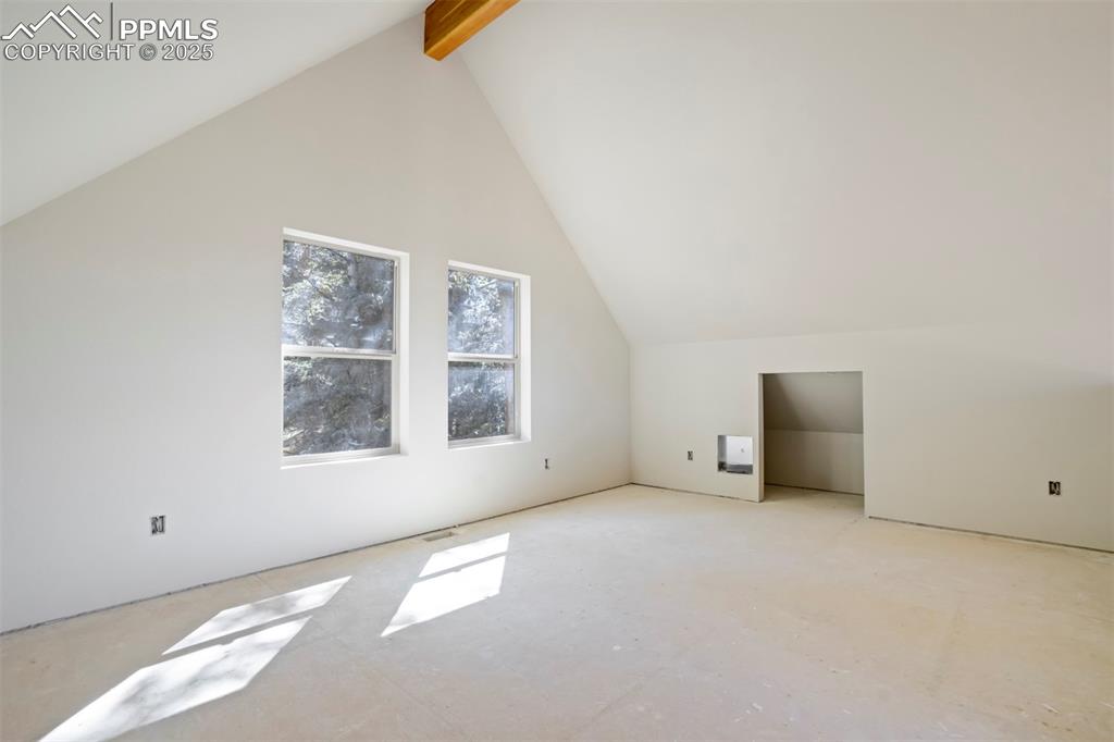 Image 22 of 38: Bonus Room