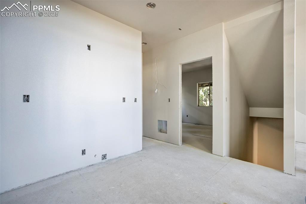 Image 23 of 38: Bonus Room