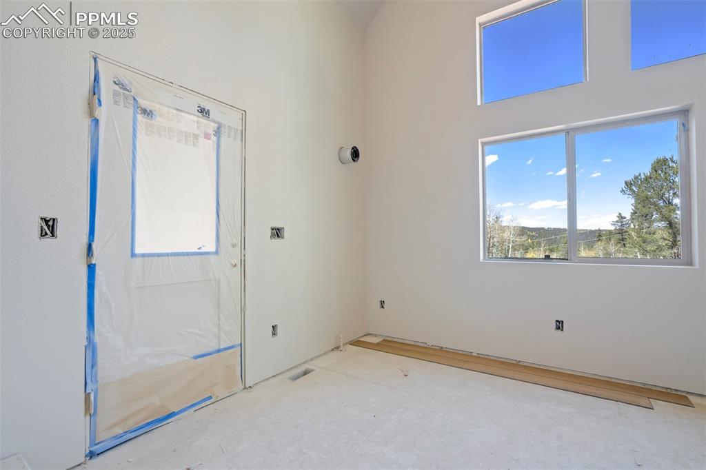 Image 9 of 38: Entry