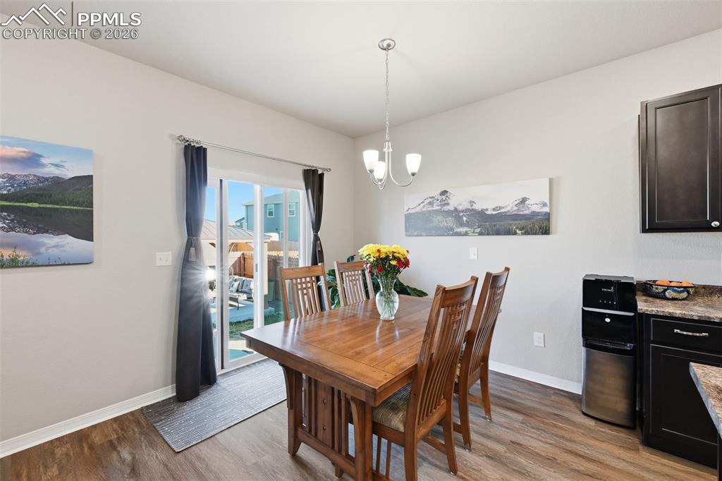 Image 25 of 43: Dining Area