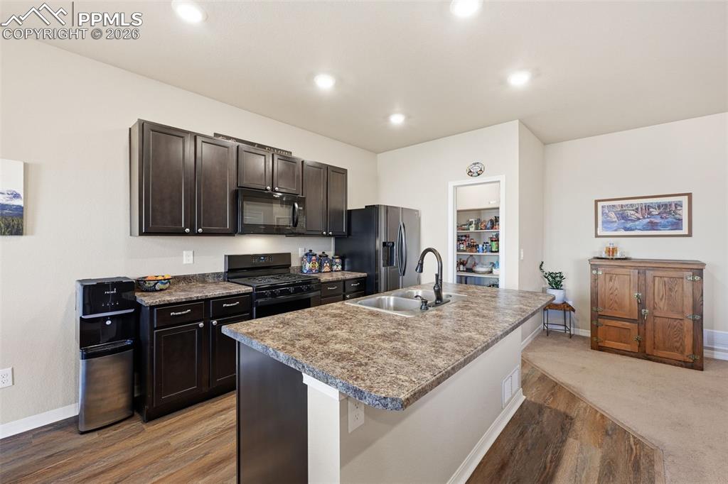 Image 26 of 43: Kitchen